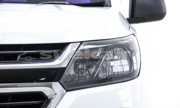 Buy Used Chevrolet Colorado White Car in Bangkok in Bangkok Buy Used Chevrolet Colorado White Car in Bangkok in Bangkok