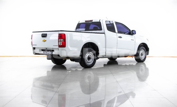 Buy Used Chevrolet Colorado White Car in Bangkok in Bangkok Buy Used Chevrolet Colorado White Car in Bangkok in Bangkok
