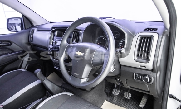 Buy Used Chevrolet Colorado White Car in Bangkok in Bangkok Buy Used Chevrolet Colorado White Car in Bangkok in Bangkok