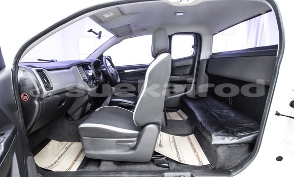 Buy Used Chevrolet Colorado White Car in Bangkok in Bangkok Buy Used Chevrolet Colorado White Car in Bangkok in Bangkok