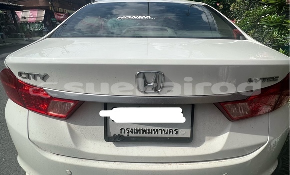 ซื้อ รถมือสอง Honda City ขาว รถยนต์ ใน %{เมือง} ใน กรุงเทพมหานคร