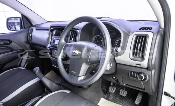 Buy Used Chevrolet Colorado White Car in Bangkok in Bangkok Buy Used Chevrolet Colorado White Car in Bangkok in Bangkok