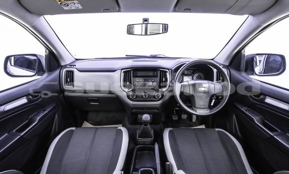 Buy Used Chevrolet Colorado White Car in Bangkok in Bangkok Buy Used Chevrolet Colorado White Car in Bangkok in Bangkok