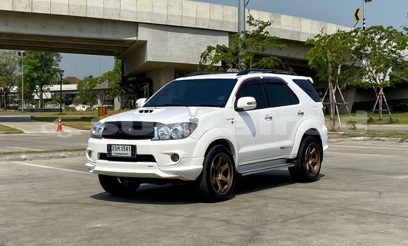 Buy Used Toyota Fortuner White Car in Bangkok in Bangkok