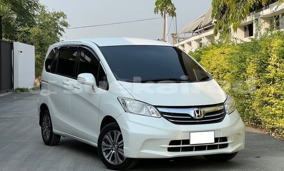 Buy Used Honda Freed White Car in Bangkok in Bangkok