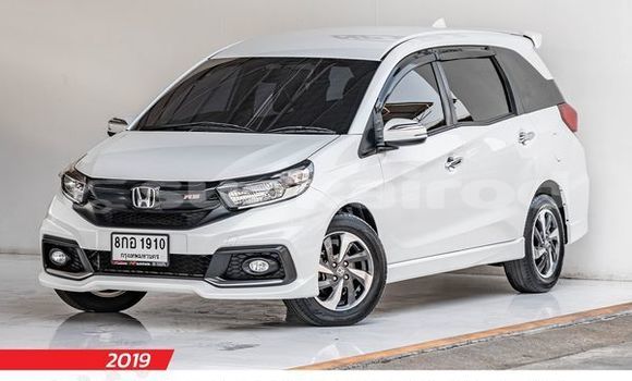 ซื้อ รถมือสอง Honda Mobilio ขาว รถยนต์ ใน %{เมือง} ใน กรุงเทพมหานคร