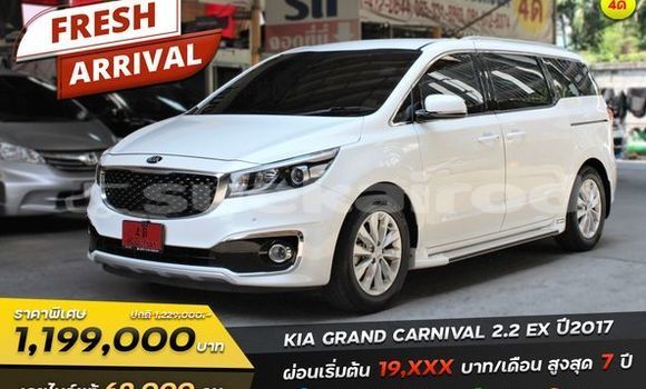 Buy Used Kia Carnival White Car in Bangkok in Bangkok