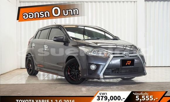 ซื้อ รถมือสอง Toyota Yaris เงิน รถยนต์ ใน %{เมือง} ใน กรุงเทพมหานคร