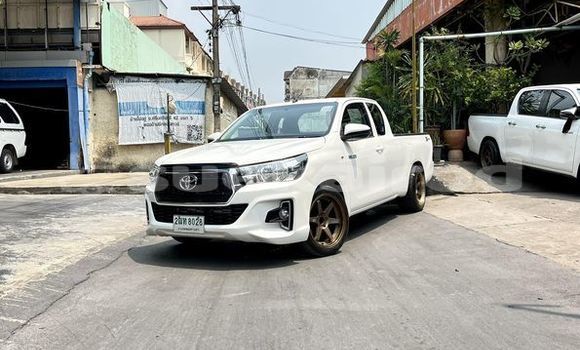 ซื้อ รถมือสอง Toyota Hiluxe Revo ขาว รถยนต์ ใน %{เมือง} ใน กรุงเทพมหานคร