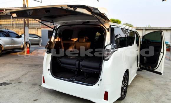Buy Used Toyota Vellfire White Car in Bangkok in Bangkok Buy Used Toyota Vellfire White Car in Bangkok in Bangkok