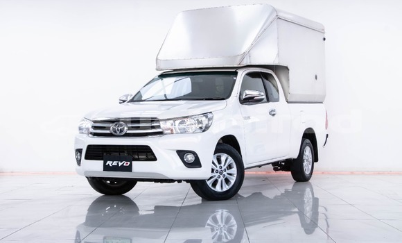 ซื้อ รถมือสอง Toyota Hiluxe Revo ขาว รถยนต์ ใน %{เมือง} ใน กรุงเทพมหานคร