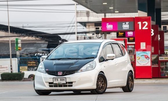 ซื้อ รถมือสอง Honda Jazz ขาว รถยนต์ ใน %{เมือง} ใน กรุงเทพมหานคร