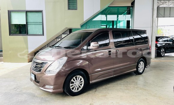 ซื้อ รถมือสอง Hyundai H1 สีน้ำตาล รถยนต์ ใน %{เมือง} ใน กรุงเทพมหานคร