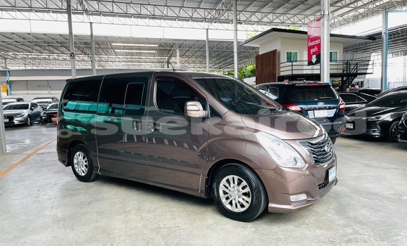 Buy Used Hyundai H1 Brown Car in Bangkok in Bangkok Buy Used Hyundai H1 Brown Car in Bangkok in Bangkok