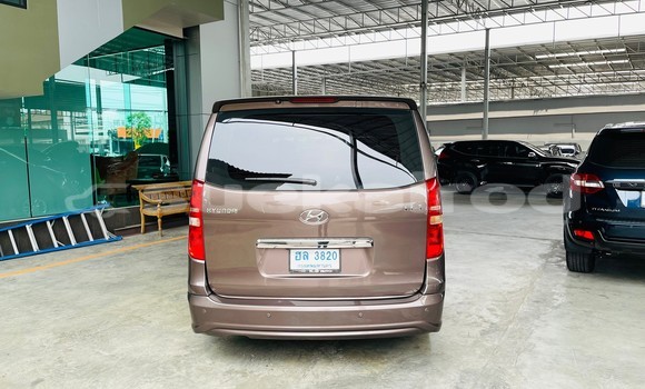 Buy Used Hyundai H1 Brown Car in Bangkok in Bangkok Buy Used Hyundai H1 Brown Car in Bangkok in Bangkok