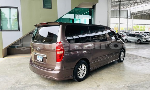 Buy Used Hyundai H1 Brown Car in Bangkok in Bangkok Buy Used Hyundai H1 Brown Car in Bangkok in Bangkok