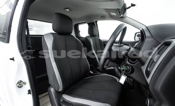 Buy Used Chevrolet Colorado White Car in Bangkok in Bangkok Buy Used Chevrolet Colorado White Car in Bangkok in Bangkok