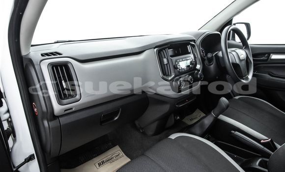 Buy Used Chevrolet Colorado White Car in Bangkok in Bangkok Buy Used Chevrolet Colorado White Car in Bangkok in Bangkok