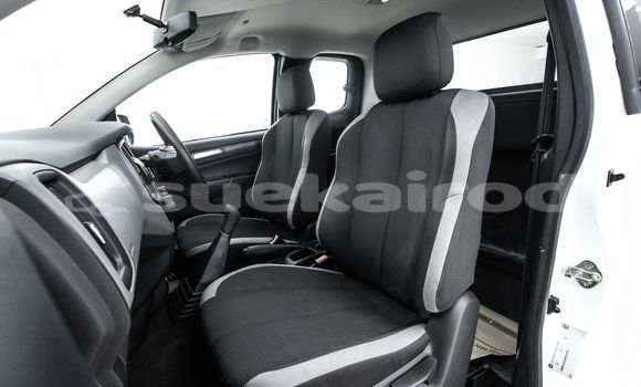 Buy Used Chevrolet Colorado White Car in Bangkok in Bangkok Buy Used Chevrolet Colorado White Car in Bangkok in Bangkok