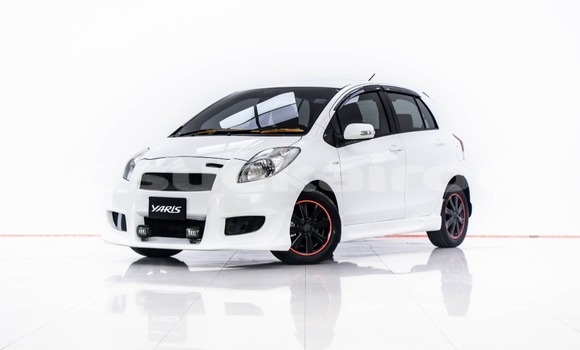 ซื้อ รถมือสอง Toyota Yaris ขาว รถยนต์ ใน %{เมือง} ใน กรุงเทพมหานคร