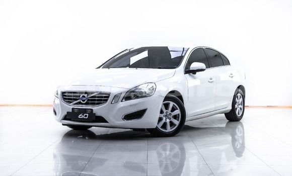 ซื้อ รถมือสอง Volvo V60 ขาว รถยนต์ ใน %{เมือง} ใน กรุงเทพมหานคร