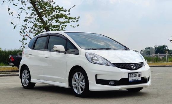 Buy Used Honda Jazz White Car in Bangkok in Bangkok