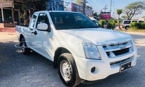 Buy Used Isuzu D-Max White Car in Bangkok in Bangkok