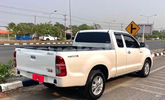 Buy Used Toyota Hiluxe VIGO White Car in Bangkok in Bangkok Buy Used Toyota Hiluxe VIGO White Car in Bangkok in Bangkok