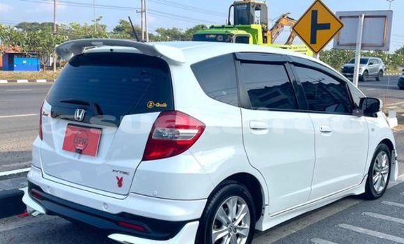 Buy Used Honda Jazz White Car in Bangkok in Bangkok Buy Used Honda Jazz White Car in Bangkok in Bangkok