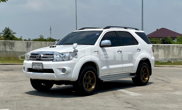 Buy Used Toyota Fortuner White Car in Bangkok in Bangkok