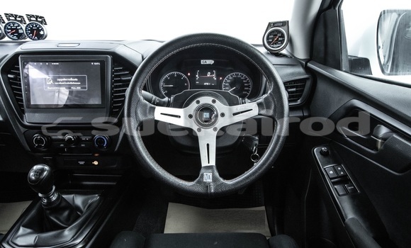 Buy Used Isuzu D–MAX White Car in Bangkok in Bangkok Buy Used Isuzu D–MAX White Car in Bangkok in Bangkok