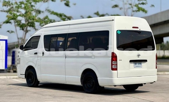 Buy Used Toyota Commuter White Car in Bangkok in Bangkok Buy Used Toyota Commuter White Car in Bangkok in Bangkok