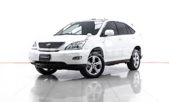 ซื้อ รถมือสอง Toyota Harrier ขาว รถยนต์ ใน %{เมือง} ใน กรุงเทพมหานคร