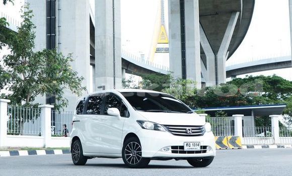 ซื้อ รถมือสอง Honda Freed ขาว รถยนต์ ใน %{เมือง} ใน กรุงเทพมหานคร