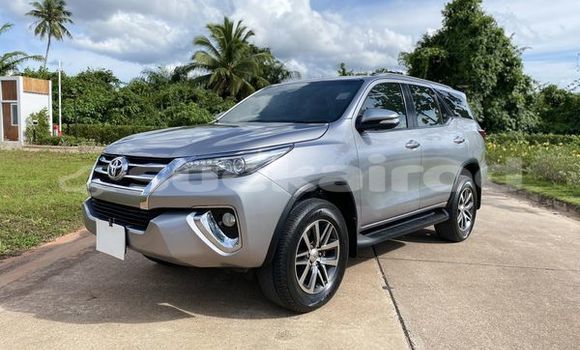 ซื้อ รถมือสอง Toyota Fortuner เงิน รถยนต์ ใน %{เมือง} ใน สุราษฎร์ธานี
