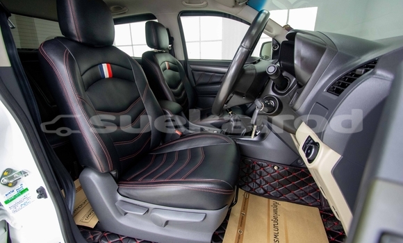 Buy Used Chevrolet Colorado White Car in Bangkok in Bangkok Buy Used Chevrolet Colorado White Car in Bangkok in Bangkok