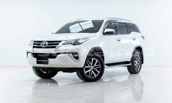 Buy Used Toyota Fortuner White Car in Samut Sakhon in Samut Sakhon