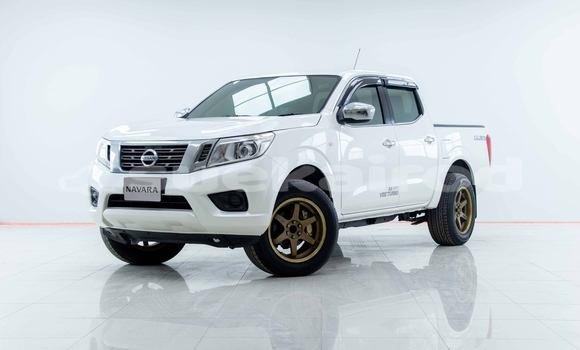 ซื้อ รถมือสอง Nissan Navara ขาว รถยนต์ ใน %{เมือง} ใน สมุทรสาคร