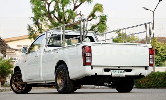 Buy Used Isuzu D-Max White Car in Bangkok in Bangkok Buy Used Isuzu D-Max White Car in Bangkok in Bangkok