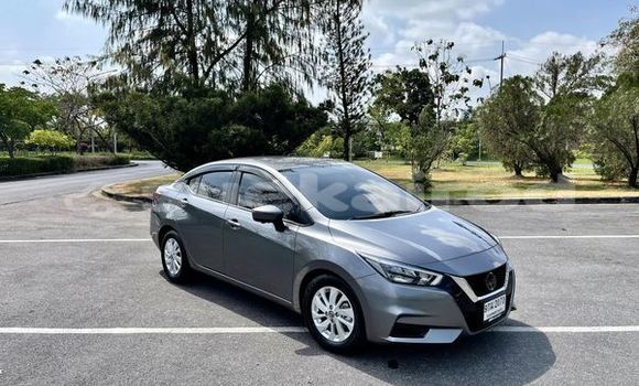 ซื้อ รถมือสอง Nissan Almera เงิน รถยนต์ ใน %{เมือง} ใน กรุงเทพมหานคร