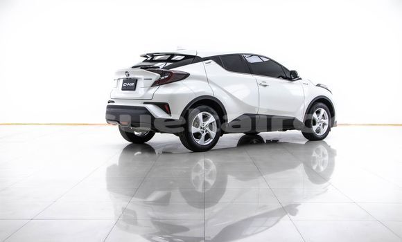 ซื้อ รถมือสอง Toyota C-HR ขาว รถยนต์ ใน %{เมือง} ใน กรุงเทพมหานคร ซื้อ รถมือสอง Toyota C-HR ขาว รถยนต์ ใน %{เมือง} ใน กรุงเทพมหานคร
