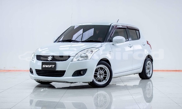 ซื้อ รถมือสอง Suzuki Swift ขาว รถยนต์ ใน %{เมือง} ใน กรุงเทพมหานคร