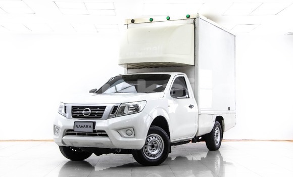 ซื้อ รถมือสอง Nissan Navara (Frontier) ขาว รถยนต์ ใน %{เมือง} ใน กรุงเทพมหานคร