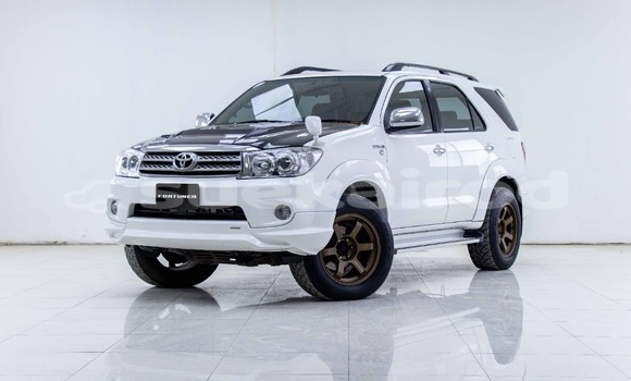 Buy Used Toyota Fortuner White Car in Bangkok in Bangkok