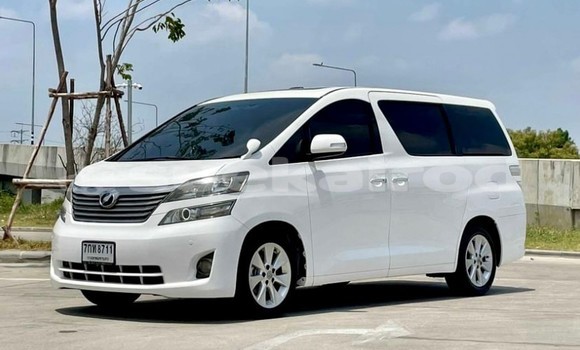 Buy Used Toyota Vellfire White Car in Bangkok in Bangkok