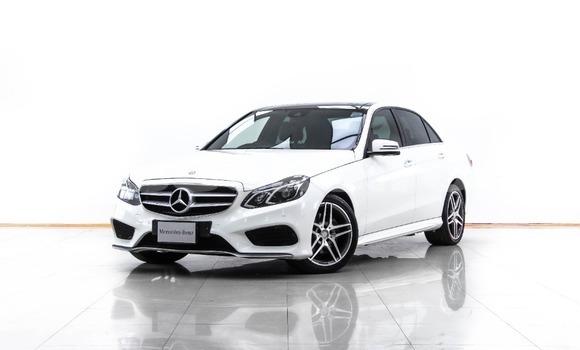 ซื้อ รถมือสอง Mercedes-Benz E-Classe ขาว รถยนต์ ใน %{เมือง} ใน กรุงเทพมหานคร