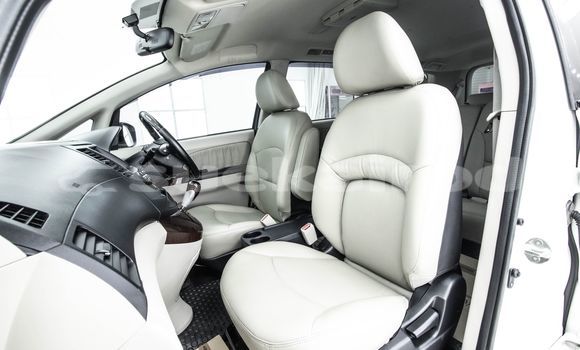 Buy Used Mitsubishi Space Wagon White Car in Bangkok in Bangkok Buy Used Mitsubishi Space Wagon White Car in Bangkok in Bangkok