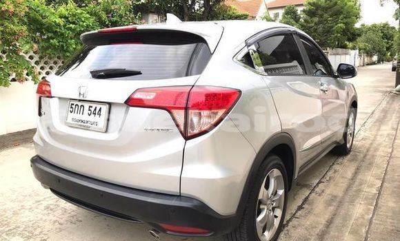 ซื้อ รถมือสอง Honda HR-V เงิน รถยนต์ ใน %{เมือง} ใน กรุงเทพมหานคร ซื้อ รถมือสอง Honda HR-V เงิน รถยนต์ ใน %{เมือง} ใน กรุงเทพมหานคร