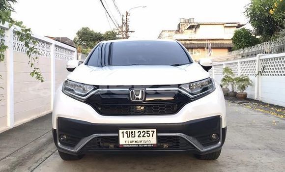 ซื้อ รถมือสอง Honda CR-V ขาว รถยนต์ ใน %{เมือง} ใน กรุงเทพมหานคร
