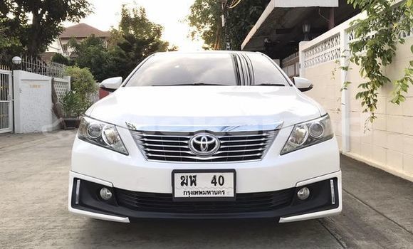 ซื้อ รถมือสอง Toyota Camry ขาว รถยนต์ ใน %{เมือง} ใน กรุงเทพมหานคร